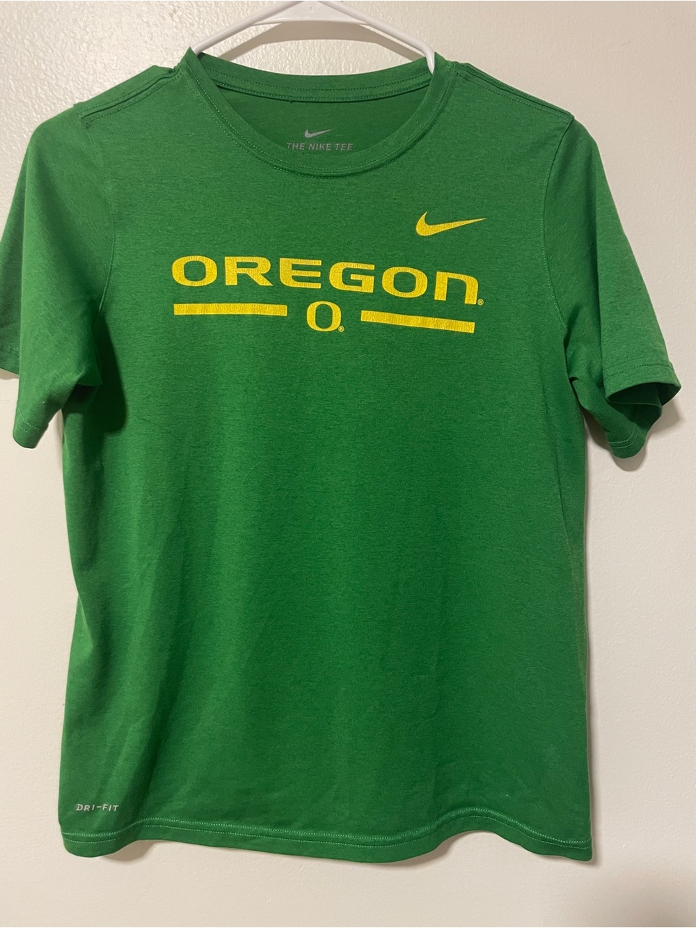 Nike Boys XLโ Oregon Ducks Green Dri-FIT Athletic T-Shirt Official Graphic Shirt